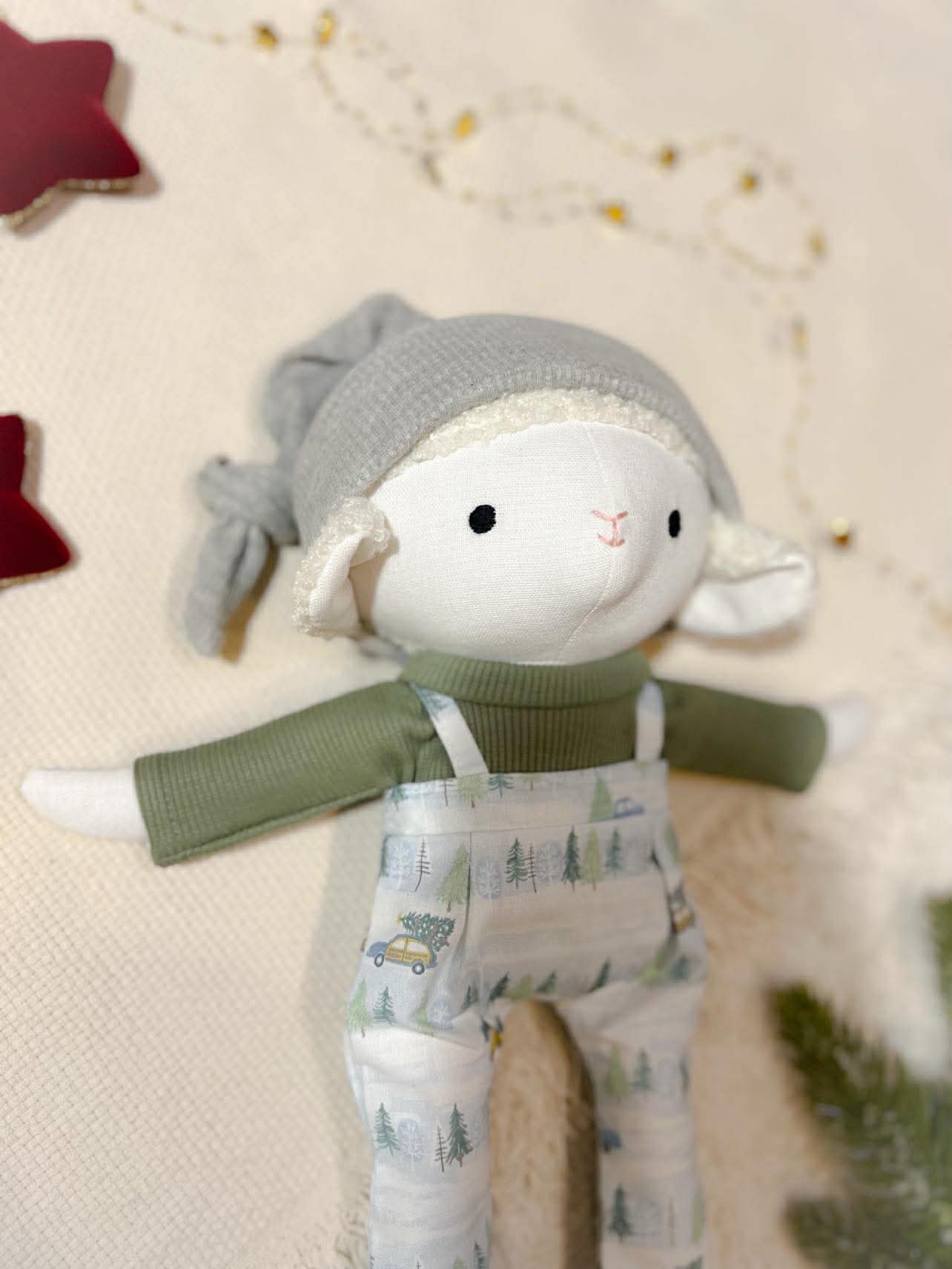 Bárány fiú sapiban