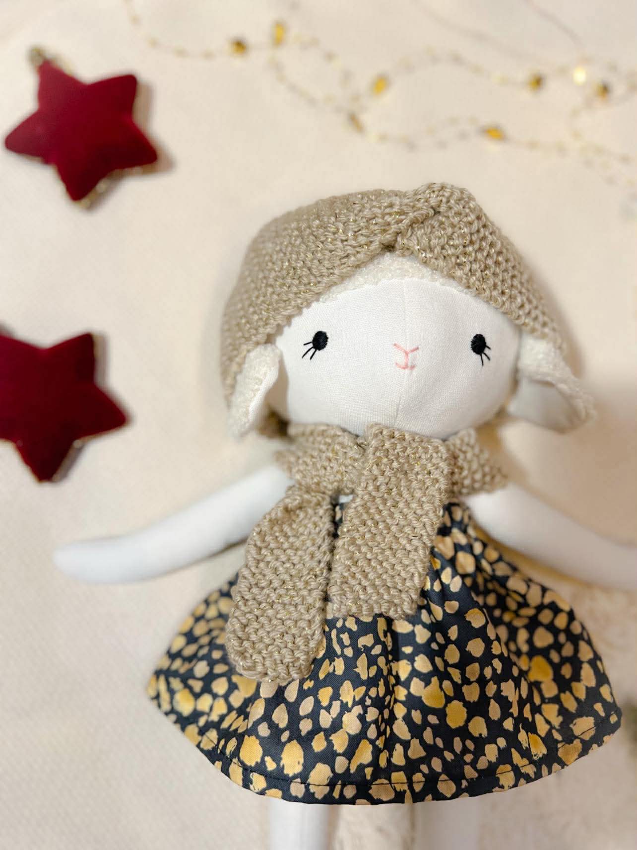 Bárány lány kötött szettben