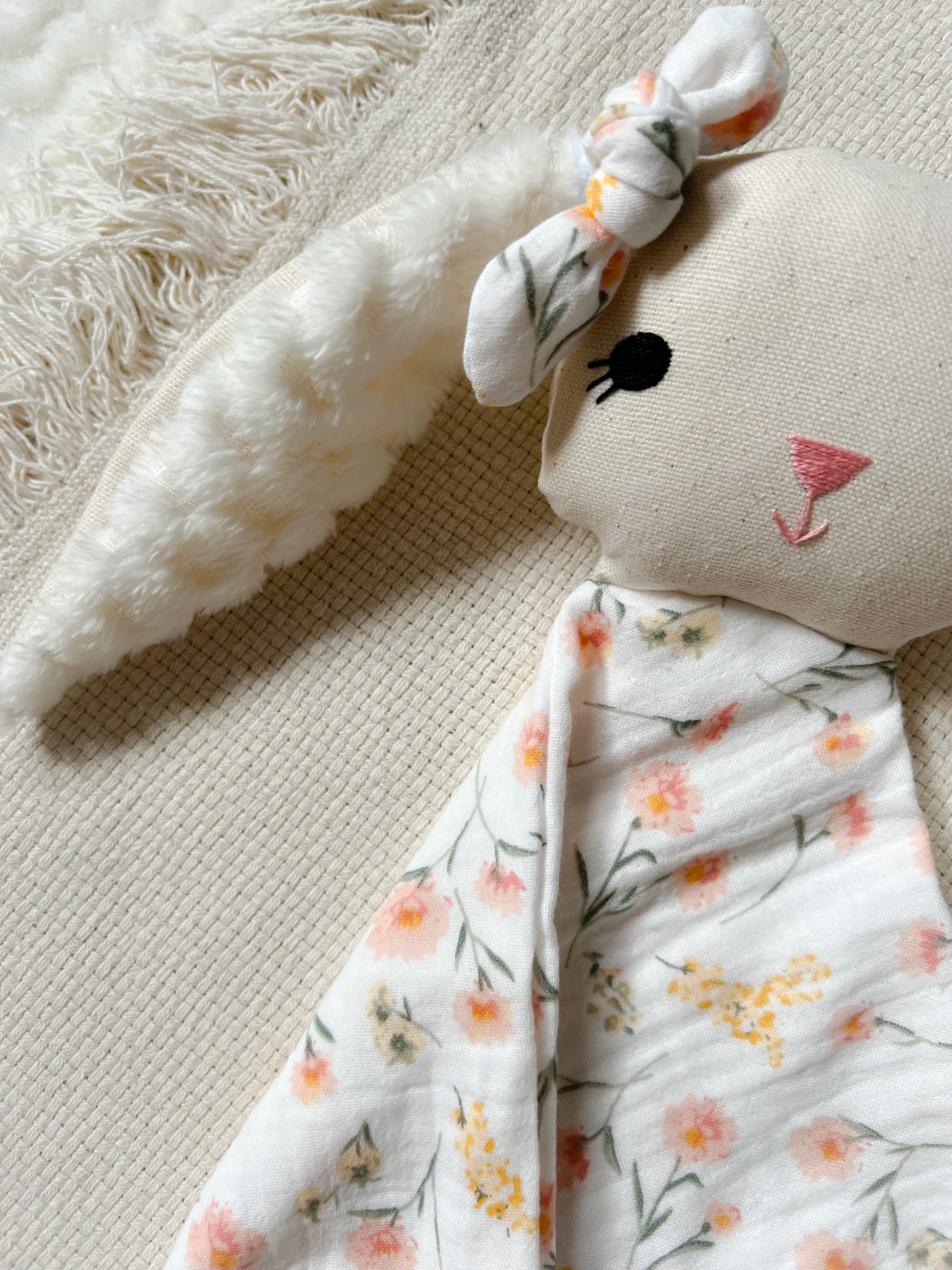 Szundikendő nyuszi - barackvirág