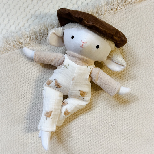 Bárány fiú kiscsibés kertésznadrággal