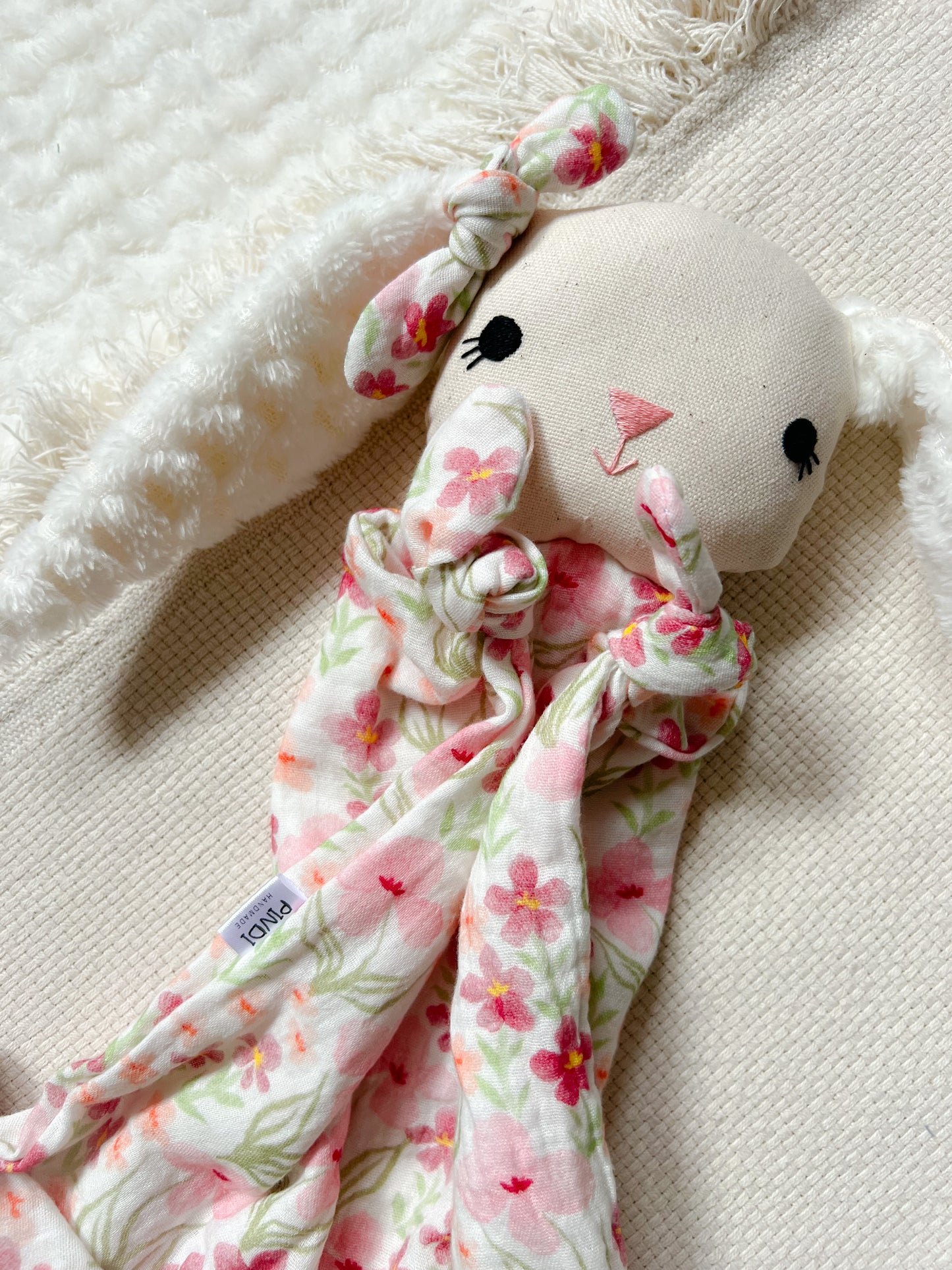 Szundikendő nyuszi - virágmező