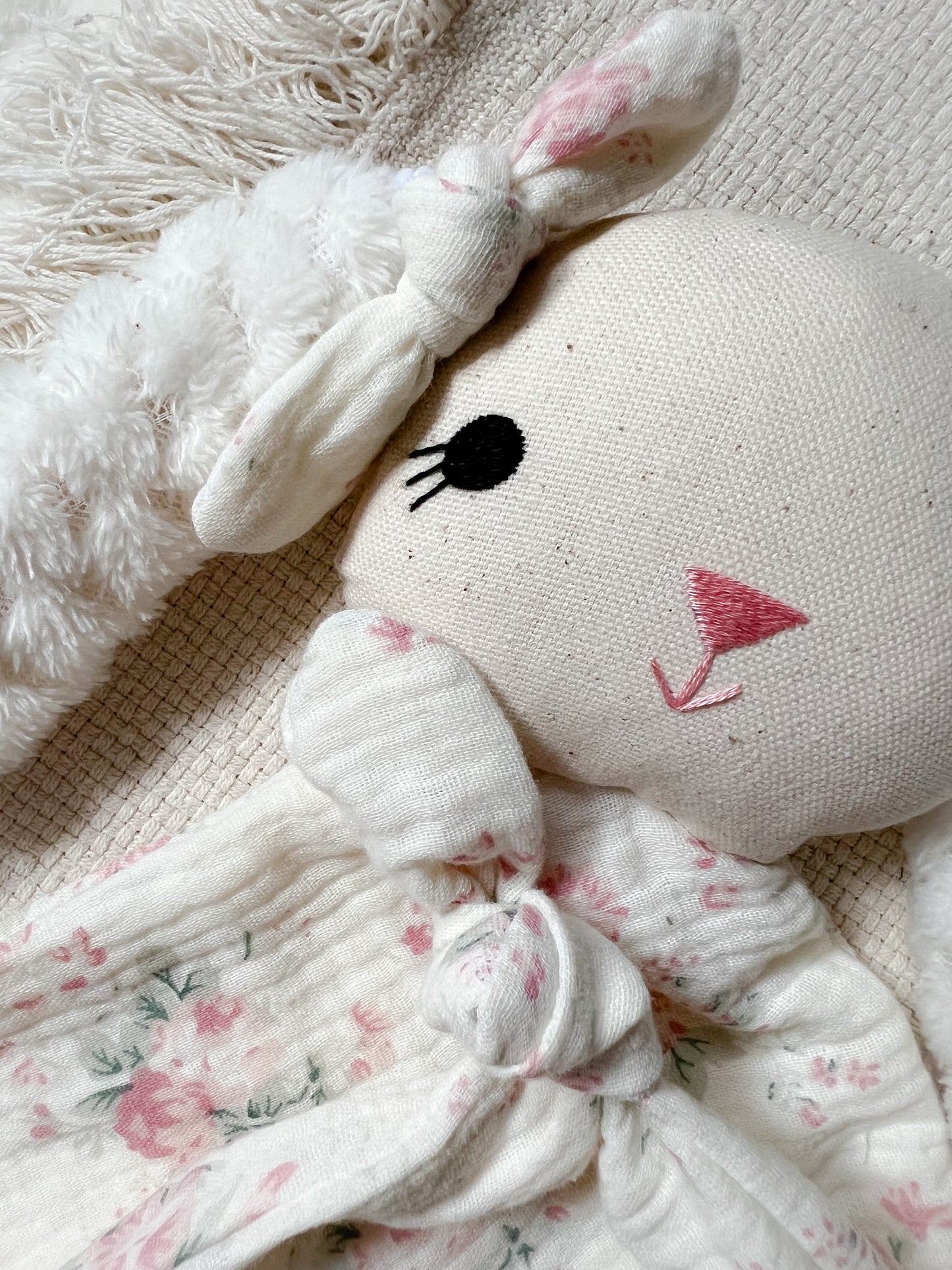 Szundikendő nyuszi - pasztell rózsa