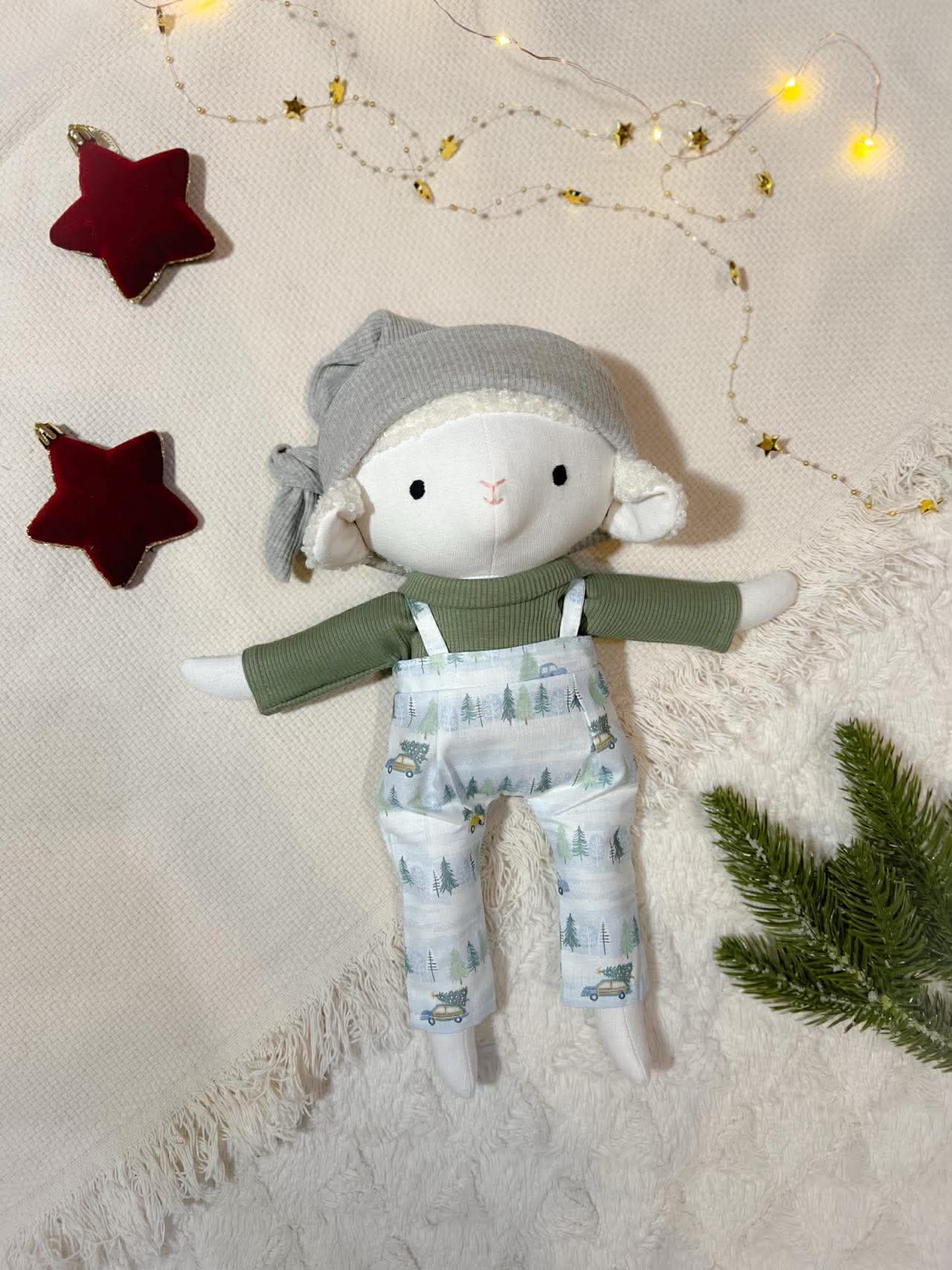 Bárány fiú sapiban