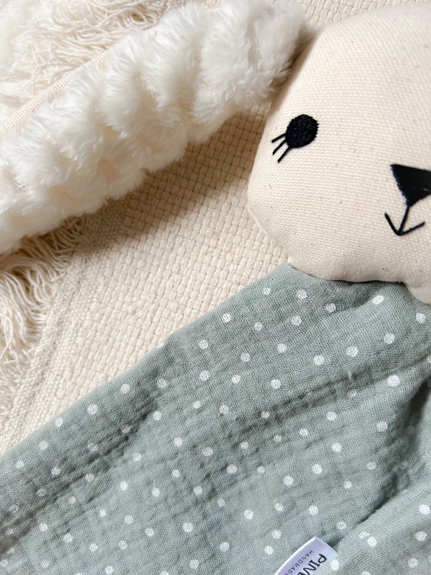 Szundikendő nyuszi - zsálya pöttyös