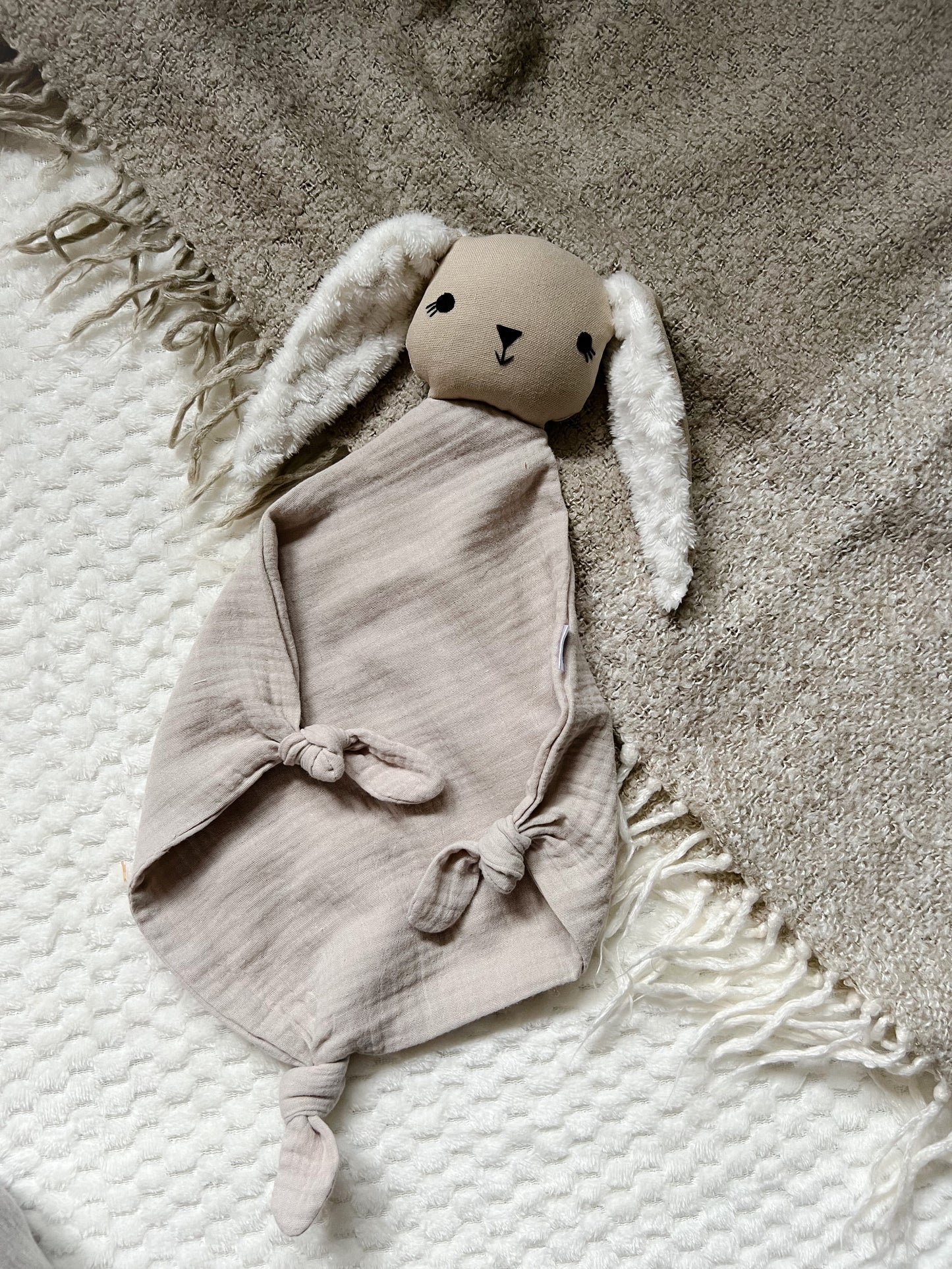 Névreszóló Szundikendő nyuszi - homokszín