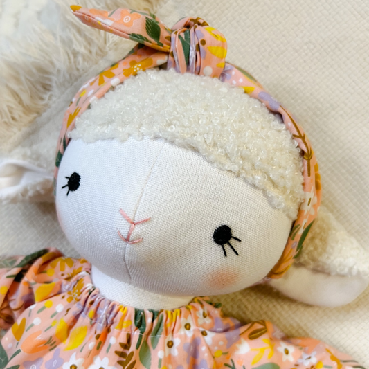 Bárány lány hajpánttal