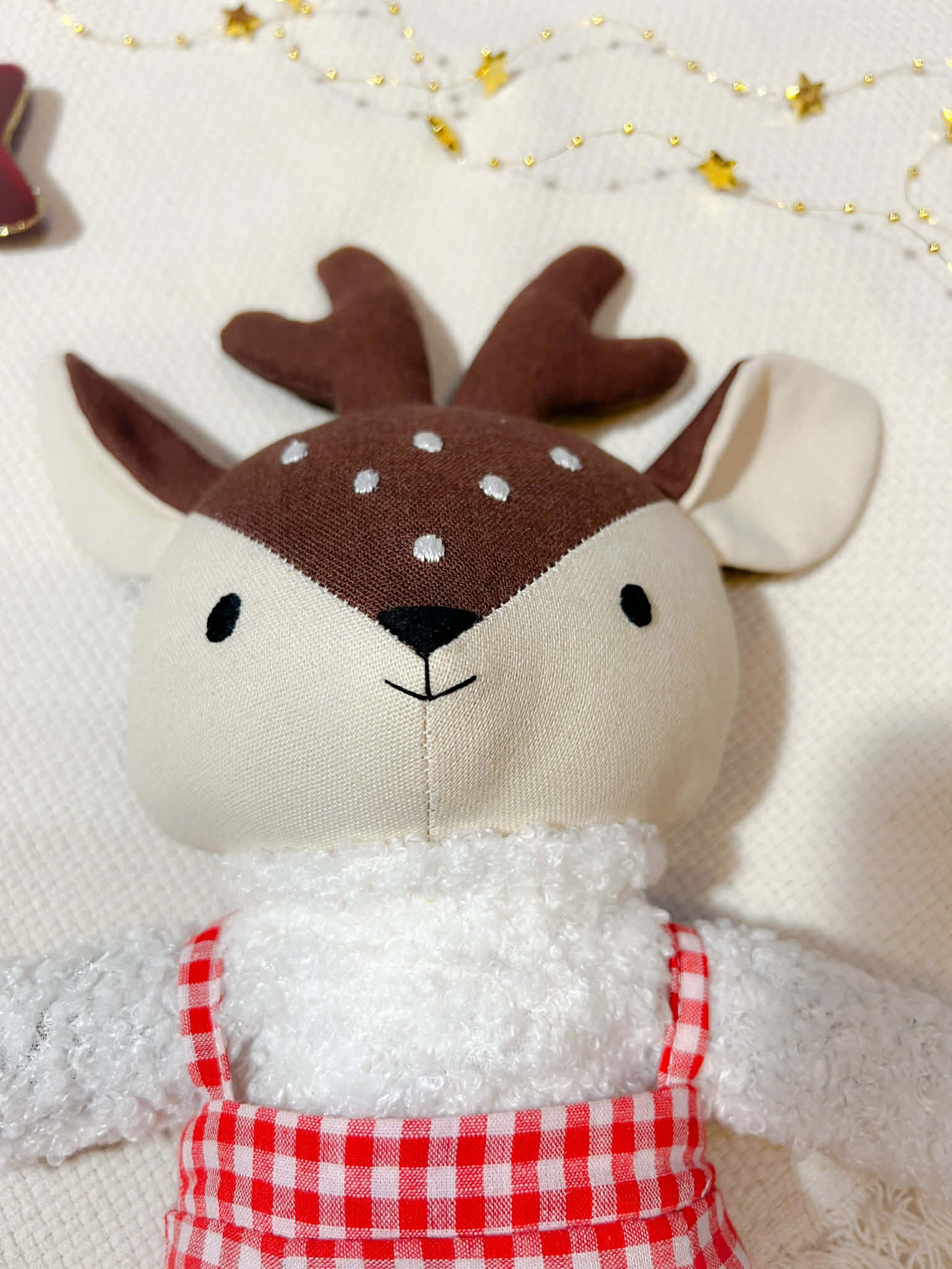 Szarvas karácsonyi ruhában